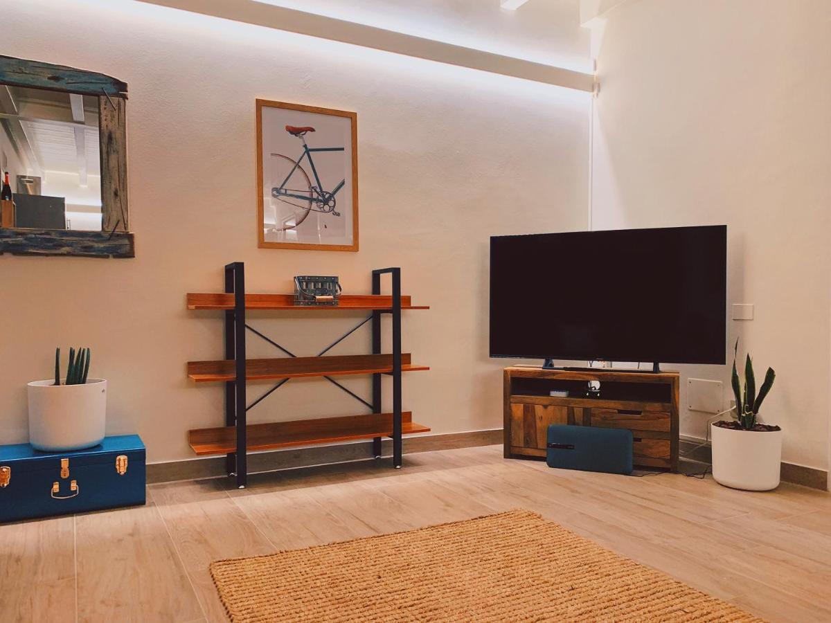 Apartment Charme And Relax With Garden And Swimming Pool 데센자노델가르다 외부 사진