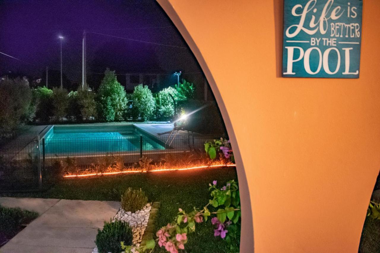 Apartment Charme And Relax With Garden And Swimming Pool 데센자노델가르다 외부 사진