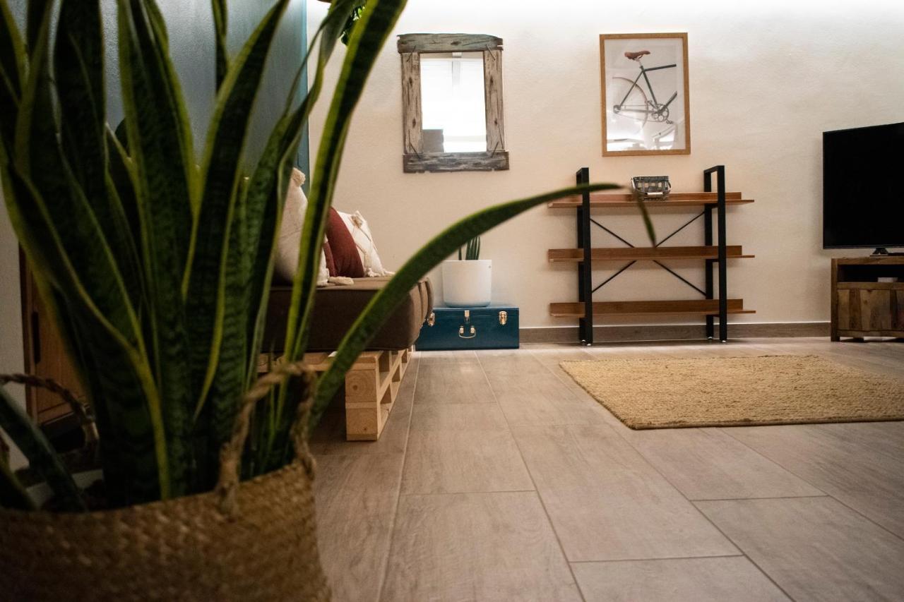Apartment Charme And Relax With Garden And Swimming Pool 데센자노델가르다 외부 사진