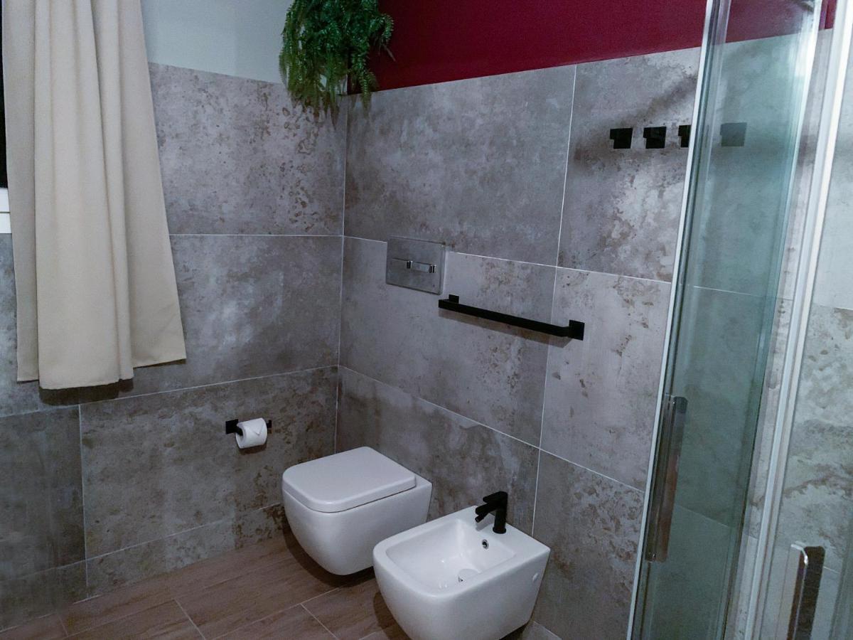 Apartment Charme And Relax With Garden And Swimming Pool 데센자노델가르다 외부 사진