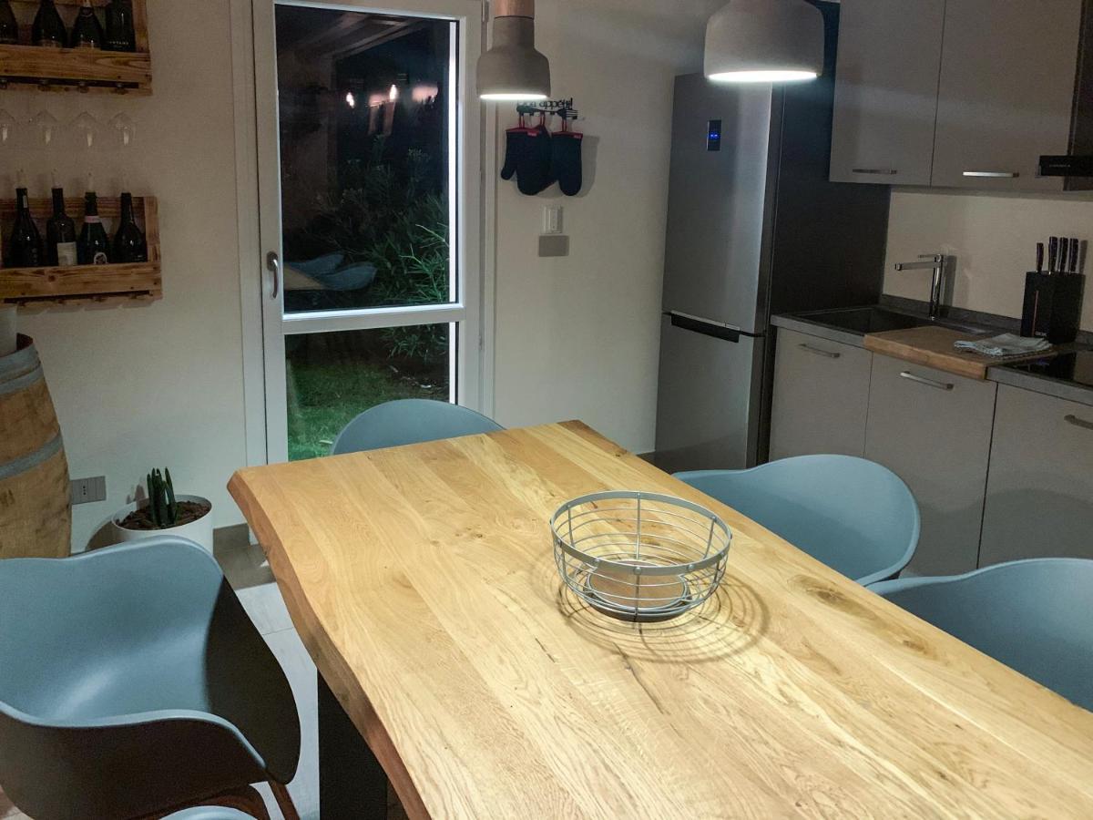 Apartment Charme And Relax With Garden And Swimming Pool 데센자노델가르다 외부 사진