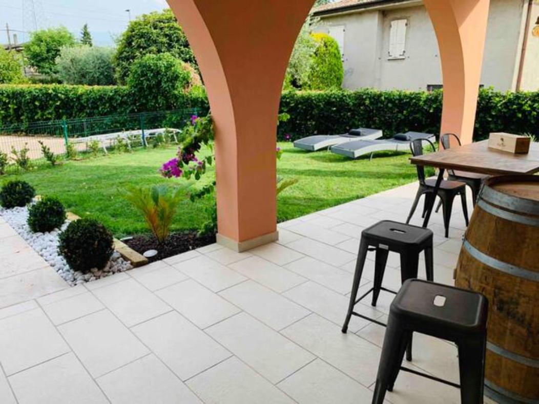 Apartment Charme And Relax With Garden And Swimming Pool 데센자노델가르다 외부 사진